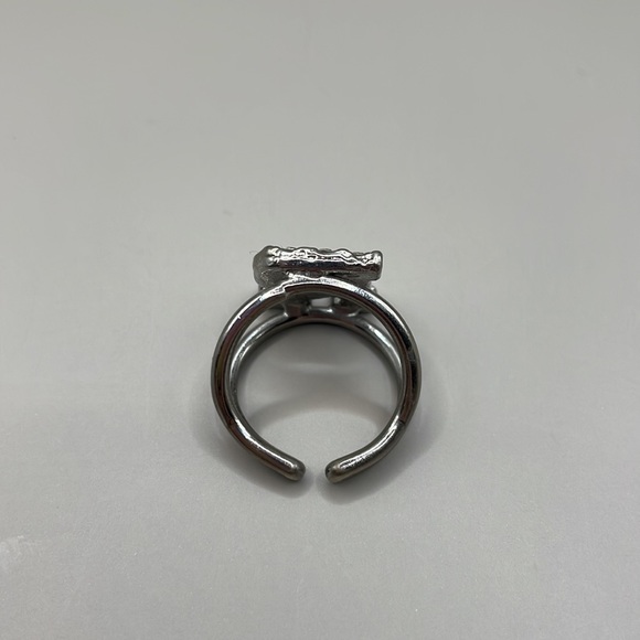 VINTAGE Crystal “R” Ring - Picture 5 of 6